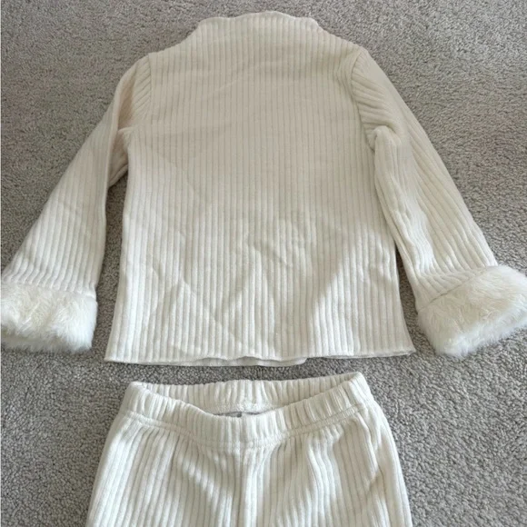 SHEIN Cream Ribbed Plush-Trim Kids Matching Set - Picture 5 of 7